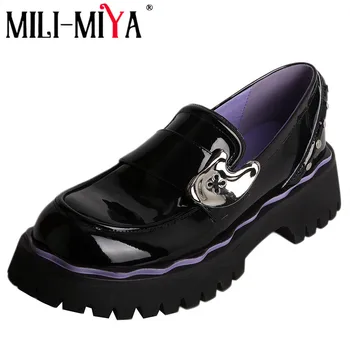 MILI-MIYA o Design da Marca de Plataforma Sapatos Flats Mulheres de Couro de Vaca Dedo do pé Redondo Rebites de Metal Escorregar no Casuais Sapatos de Senhoras feito à mão